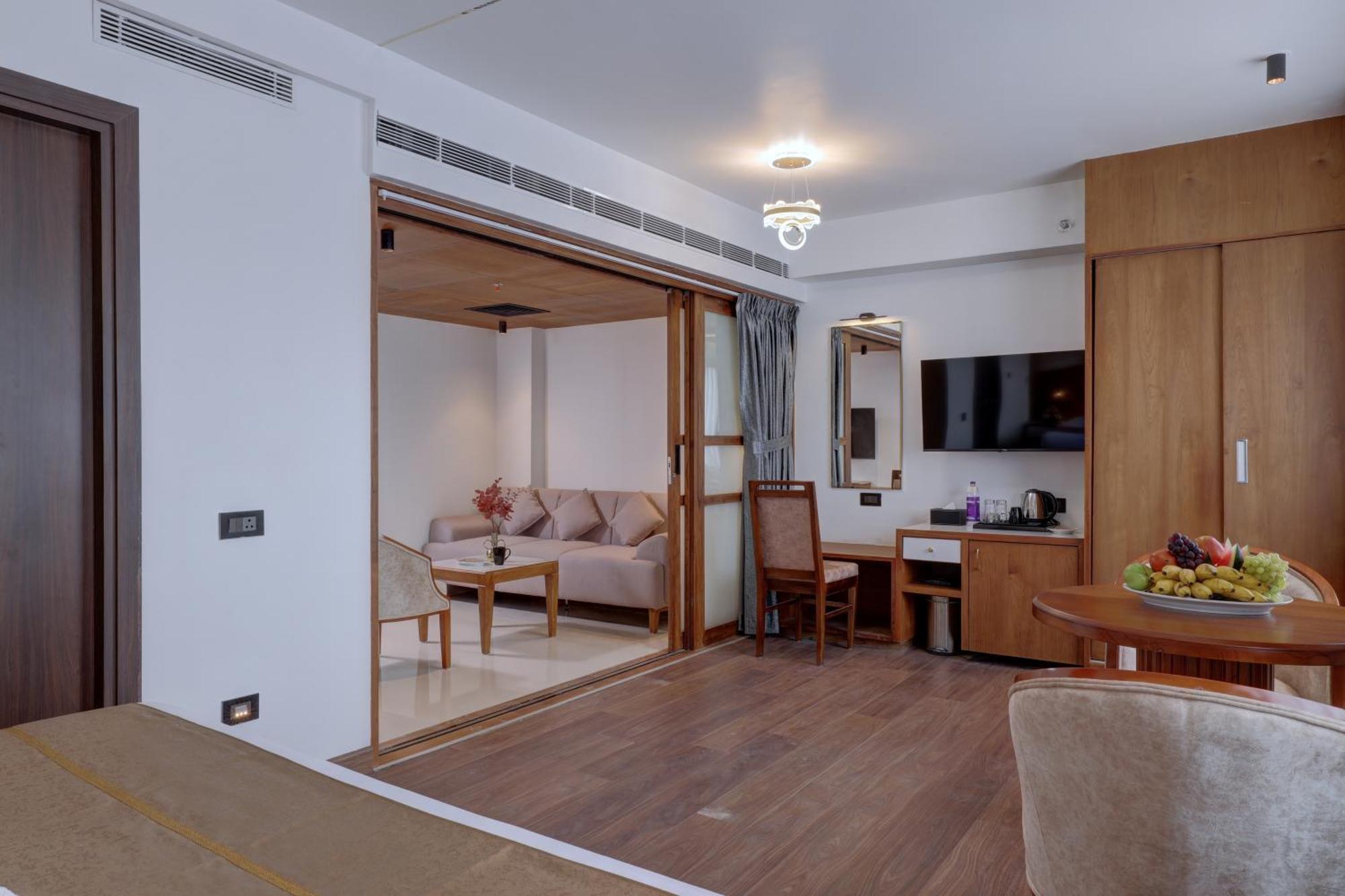 Hotel Cordial Sopanam 트리반드룸 외부 사진