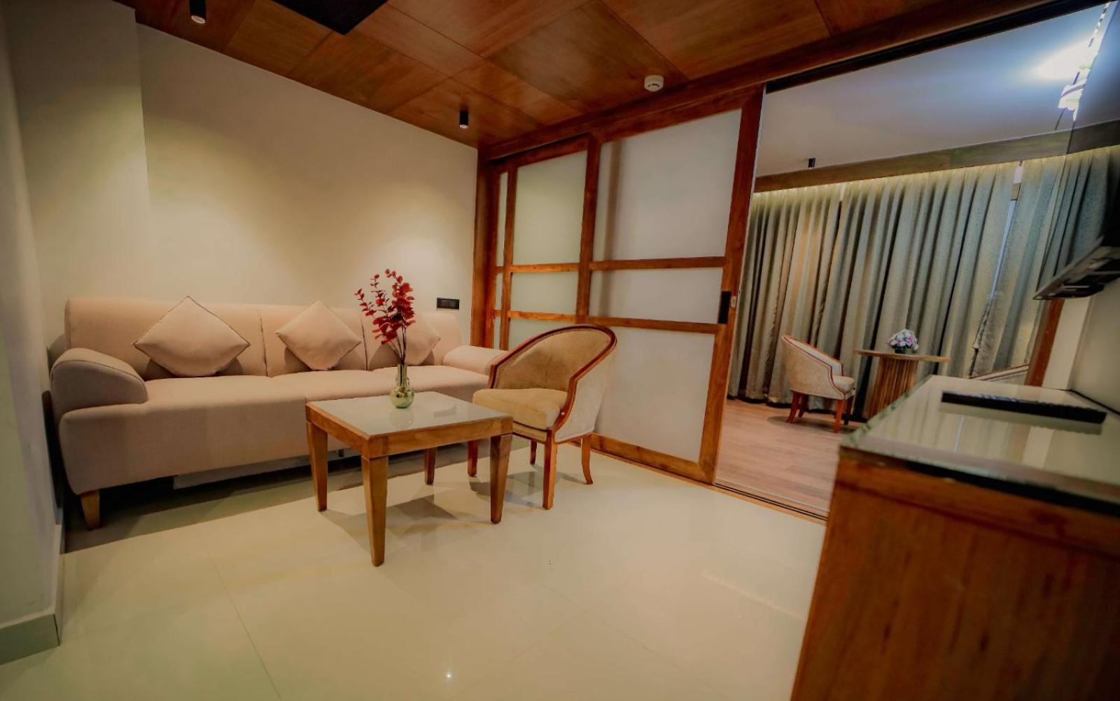 Hotel Cordial Sopanam 트리반드룸 외부 사진